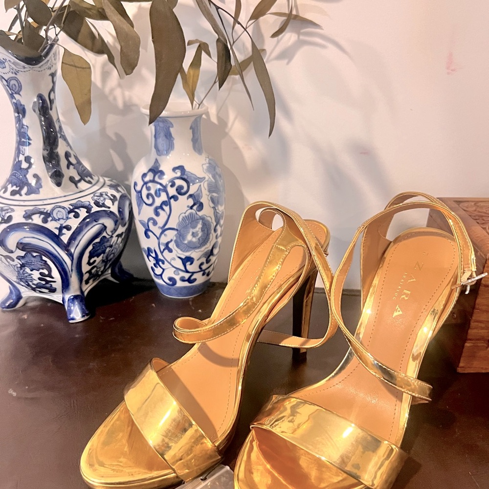Brand New Zara heels- Gold size 9